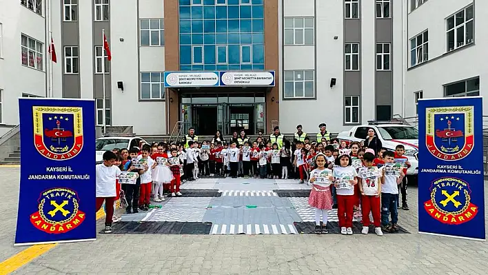 Kayseri İl Jandarma Komutanlığı'ndan trafik güvenliği eğitimi...