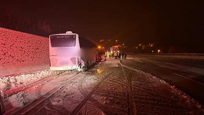 Kayseri kara yolunda yolcu otobüsü istinat duvarına çarptı: 9 kişi...