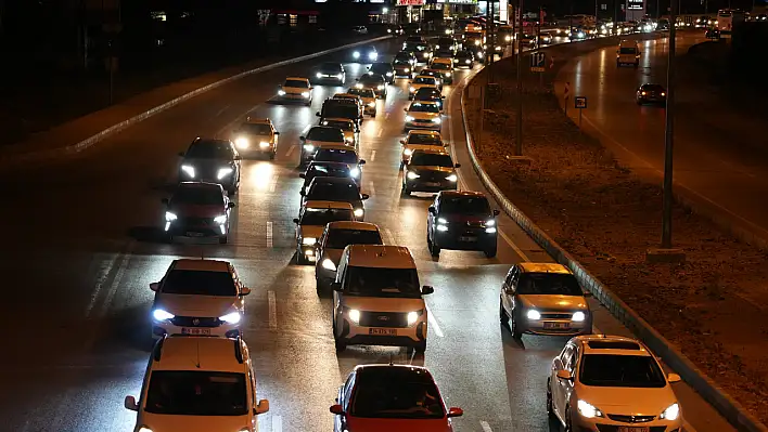 Kayseri karayolunda uzun kuyruklar oluştu