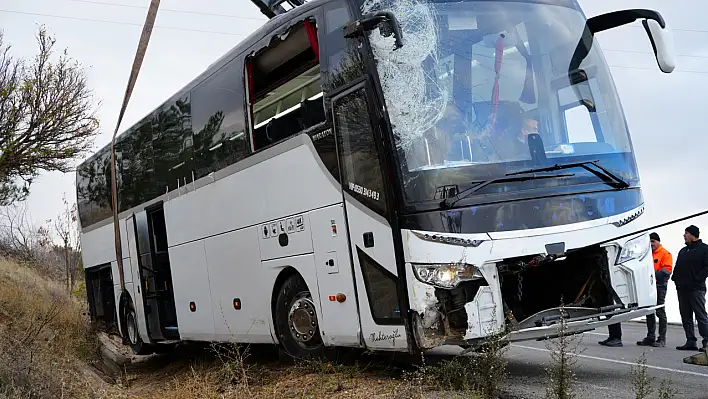 Kayseri- Kırııkkale yolunda yolcu otobüsü devrildi