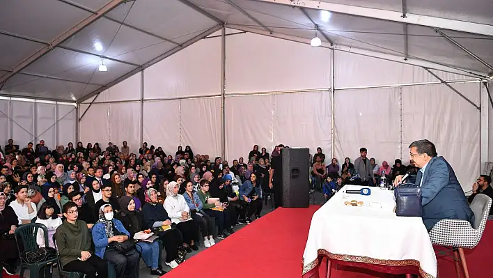 Kayseri Kitap Fuarı, ünlü yazarları ağırladı