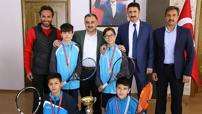 Kayseri Kort Tenis Turnuvasının Şampiyonu Develi