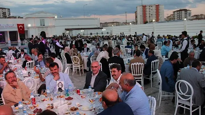 15 Temmuz'da devlet içinde yapılanmalara müsaade edilmesinin sonuçlarını yaşadık'