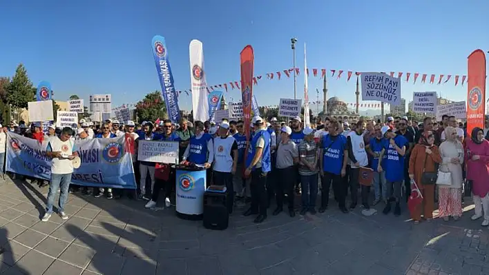 Kayseri Meydanı'nda işçi eylemi!  Maaş bordrosu yakıp, oturma eylemi yaptılar