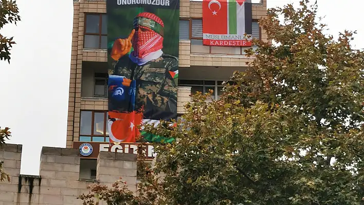 Kayseri meydanında asılan o posterle ilgili yeni gelişme!