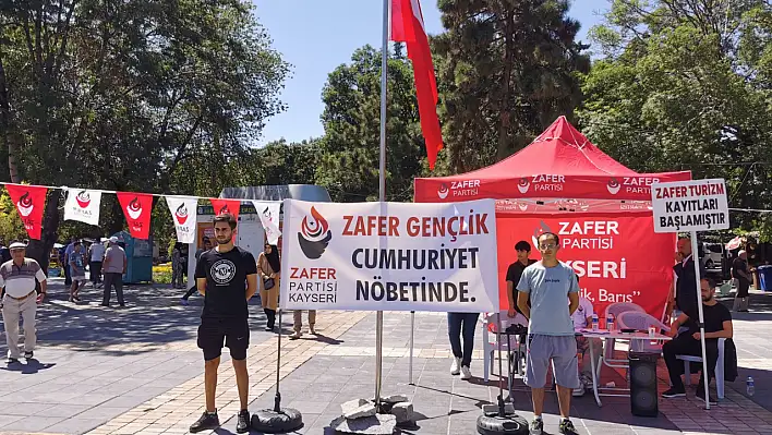 Kayseri meydanında 'Bayrak Nöbeti'