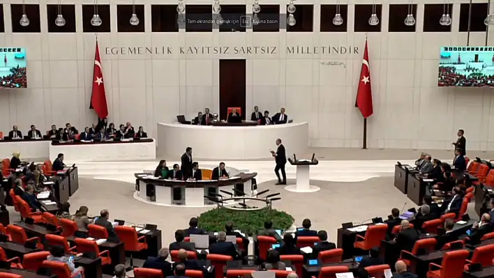 Kayseri Milletvekili'nin TBMM'de dikkat çeken görüntüsü!