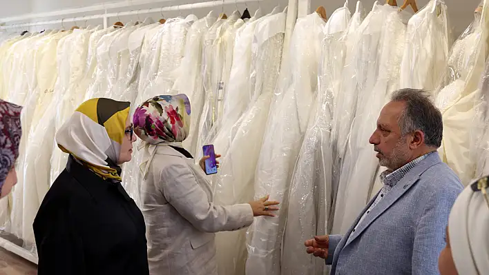 Kayseri Milletvekili Talas Gelinlik Evi'ni gezdi!