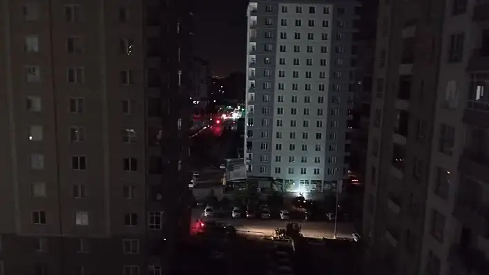 Kayseri'nin dev mahallesi karanlıkta kaldı!