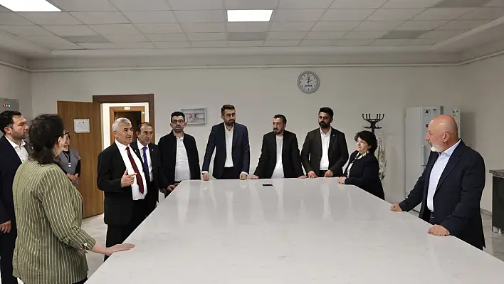 Kayseri'nin en büyük sosyal tesisini ziyaret ettiler