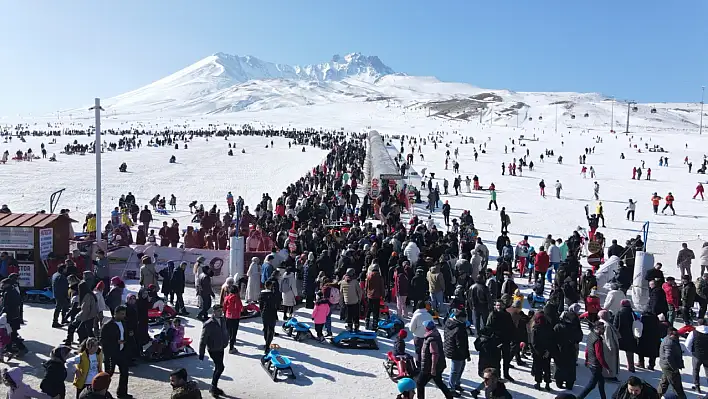 Kayseri'nin gözde mekanında iğne atacak yer kalmadı