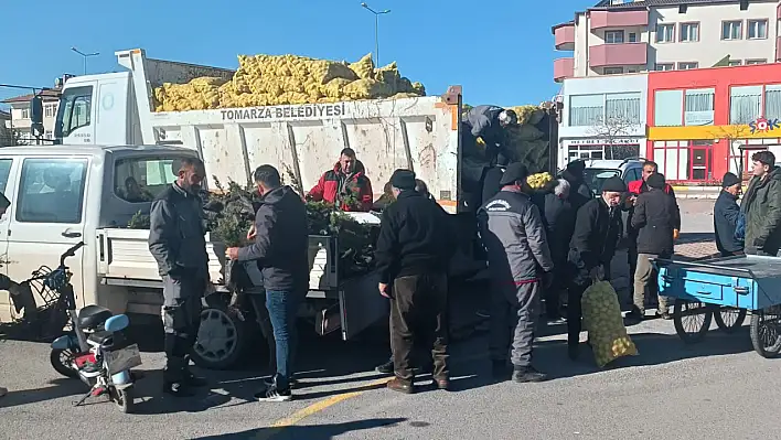 Kayseri'nin o ilçesinde ücretsiz patates dağıtılıyor...