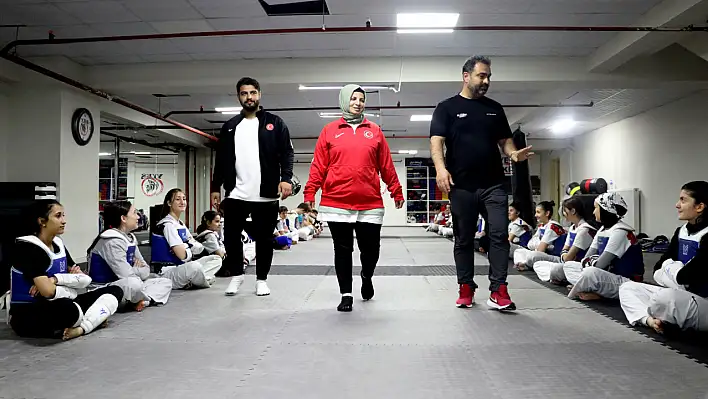 Kayseri'nin tekvando gururu: Bir evde 3 milli antrenör