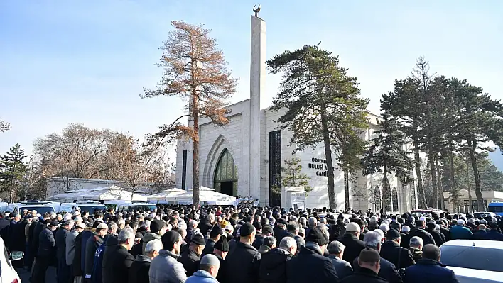 Kayseri'nin ünlü sanayicisi son yolculuğuna uğurlandı