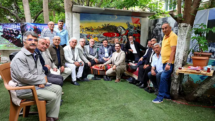 Kayseri'nin unutulmaz sesi Vali Çiçek için söyledi