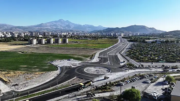 Kayseri'nin yeni bulvarında çalışan işçilere Başkan'dan baklava ikramı!