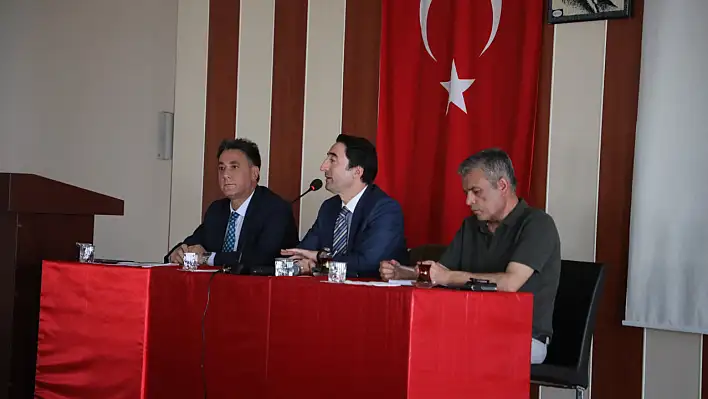 Kayseri'nin yeni Kaymakamı muhtarlarla ilk toplantıyı yaptı