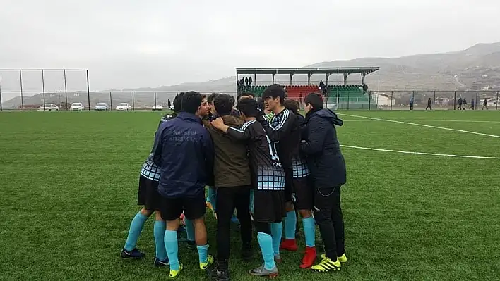 Kayseri OSB Teknik Koleji Atletikspor futbol takımı Playoff'lara kaldı