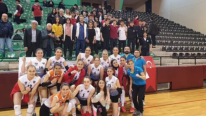 Kayseri OSB Teknik Koleji Voleybol takımı finale yükseldi
