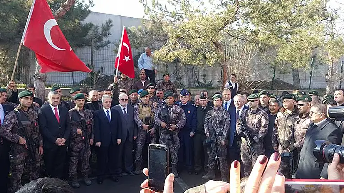 Kayseri PÖH'leri Afrin'e dularla yolcu etti 