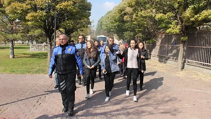 Kayseri polisi yaşlıları sevindirdi