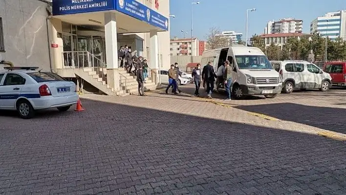 Kayseri polisinden 21 adrese eş zamanlı operasyon