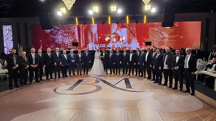 Kayseri'de iş dünyası ve siyasetçiler bu düğünde bir araya geldi! Başkanın yeğeni evlendi