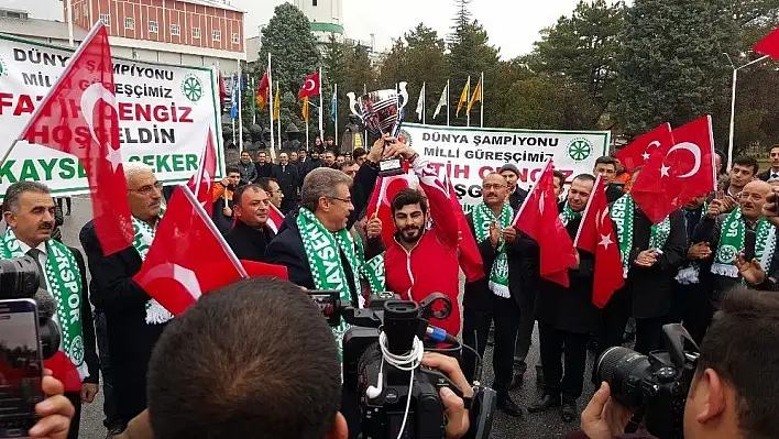 Kayseri Şeker Güreş Takımı başarıya koşuyor
