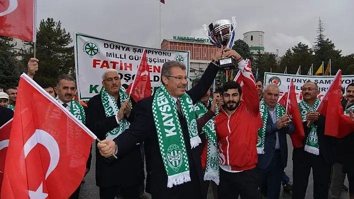 Kayseri Şeker güreşçisi Fatih Cengiz dünyada ilk 5 arasına girdi
