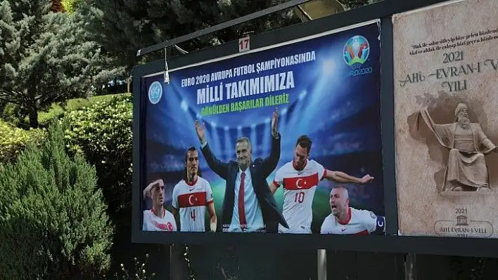 Kayseri Üniversitesi'nden Milli Takımımıza Billboardla Destek