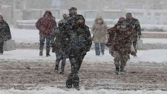 Kayseri'ye kar geliyor