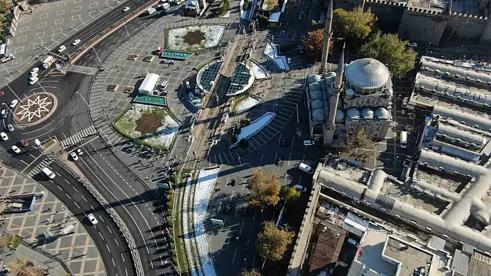 Kayseri'ye mevsimin ilk karı yağdı