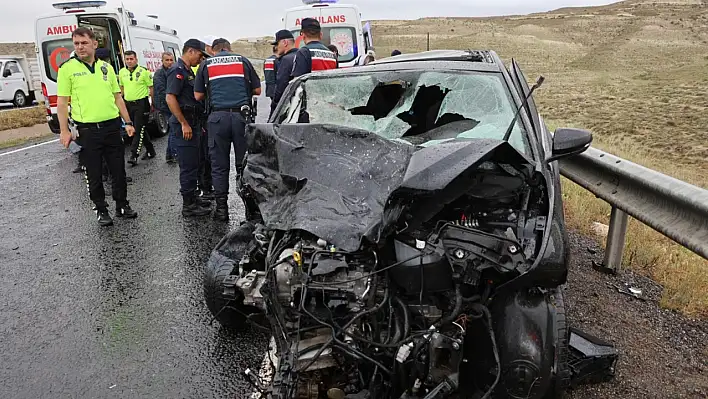 Kayseri'ye turist taşıyan minibüs kaza yaptı: 3'ü ağır 7 yaralı