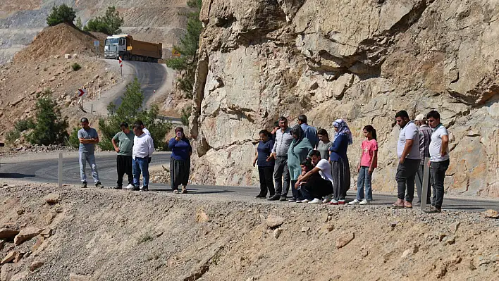 Kayseri yolunda ailelerin nöbeti devam ediyor! Muhtarlardan destek geldi