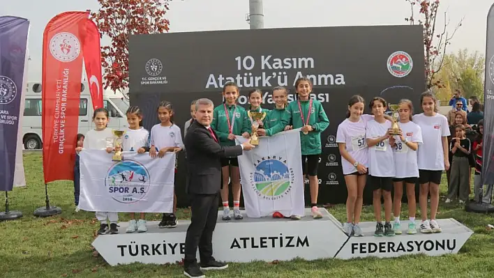 Kayserili atletler, Türkiye ikincisi ve üçüncüsü oldu!