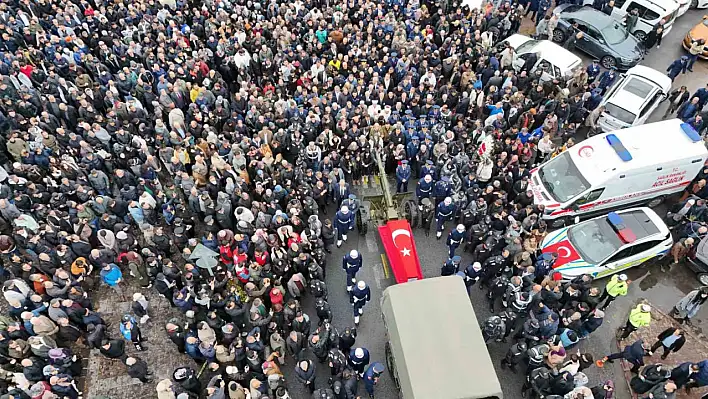 Kayseri'de şehide son görev! Binlerce kişi katıldı