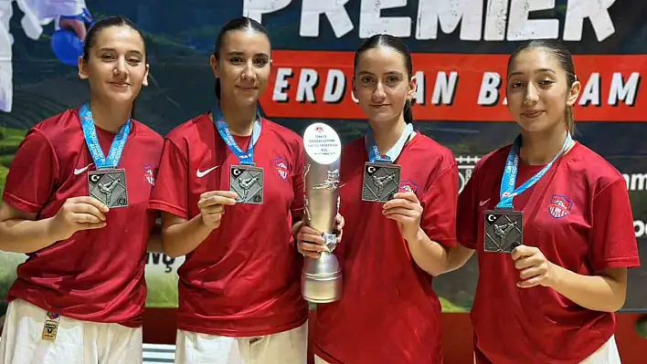 Kayseri rüzgârı Muş'ta esti: Karatecilerden 5 madalya