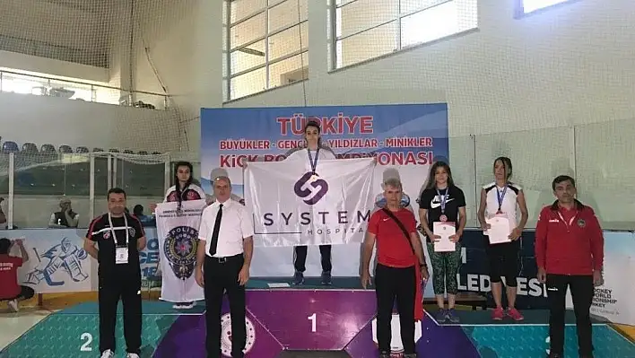 Kayserili Kickboks Sporcular Erzurum'dan 5 şampiyonlukla döndü