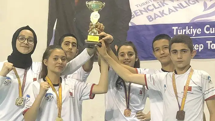 Kayserili Kickboks sporcuları Ankara'dan 6 madalya ile döndü