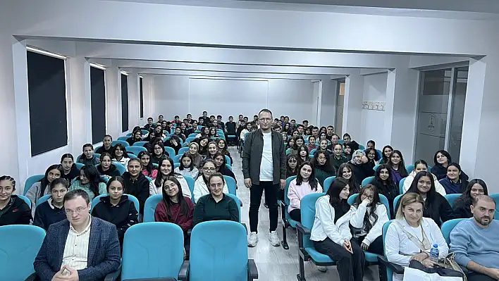 Kayserili Ödüllü Yönetmen doğduğu topraklarda öğrencilerle buluştu