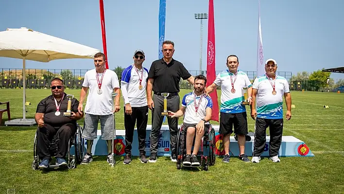 Kayserili para okçular Samsun'dan madalyalarla döndü