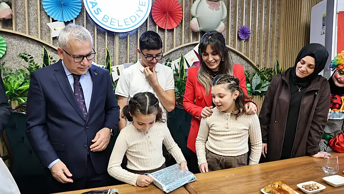 Kayserili şehidin kızlarına sürpriz! Vali'de katıldı