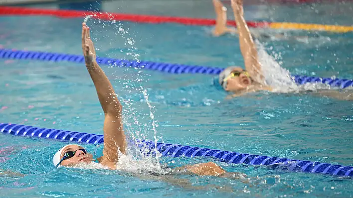 Kayserili sporcu Türkiye yüzme tarihine geçti!