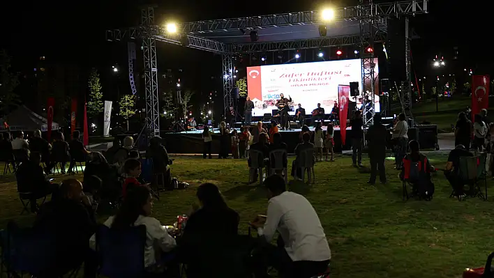 Kayserililer dün akşam o isimle coştu