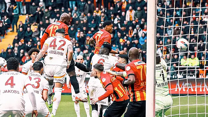 Kayseri'de oynanan maçta ilk yarıda 3 gol sesi geldi