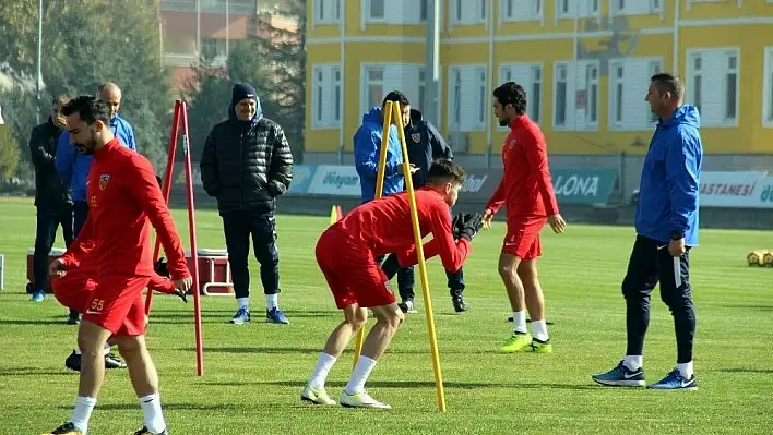 Kayserispor çalışmalara hız kesmeden devam ediyor