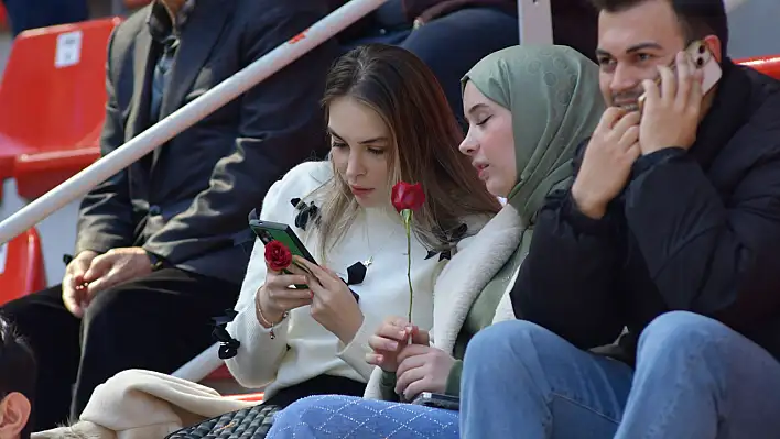 Kayserispor'dan annelere özel ücretsiz uygulama