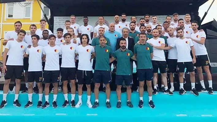 Kayserispor 32 futbolcuya lisans çıkardı