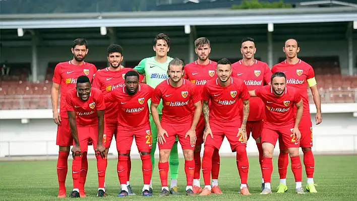 Kayserispor 25 futbolcuya lisans çıkardı