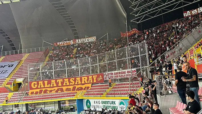 Kayserispor-Galatasaray maçında tribünlerde dikkat çeken görüntü